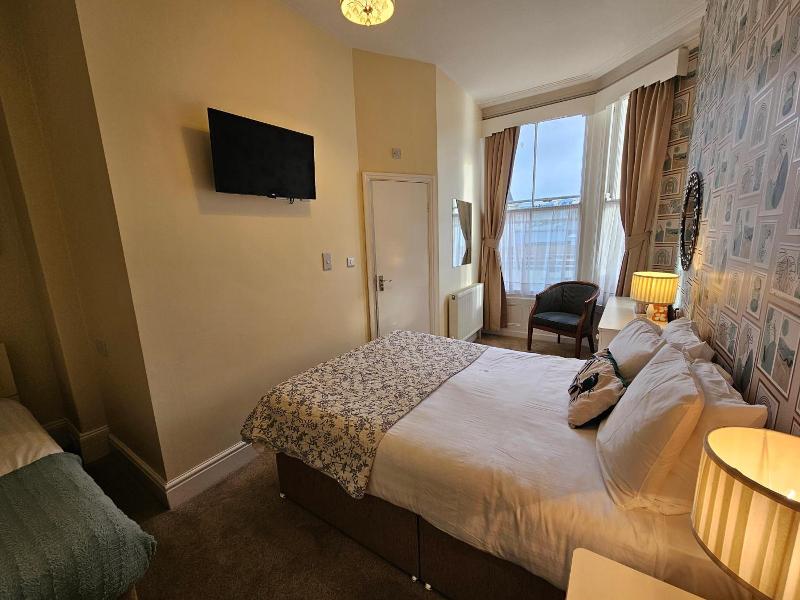 Rivelyn Hotel image