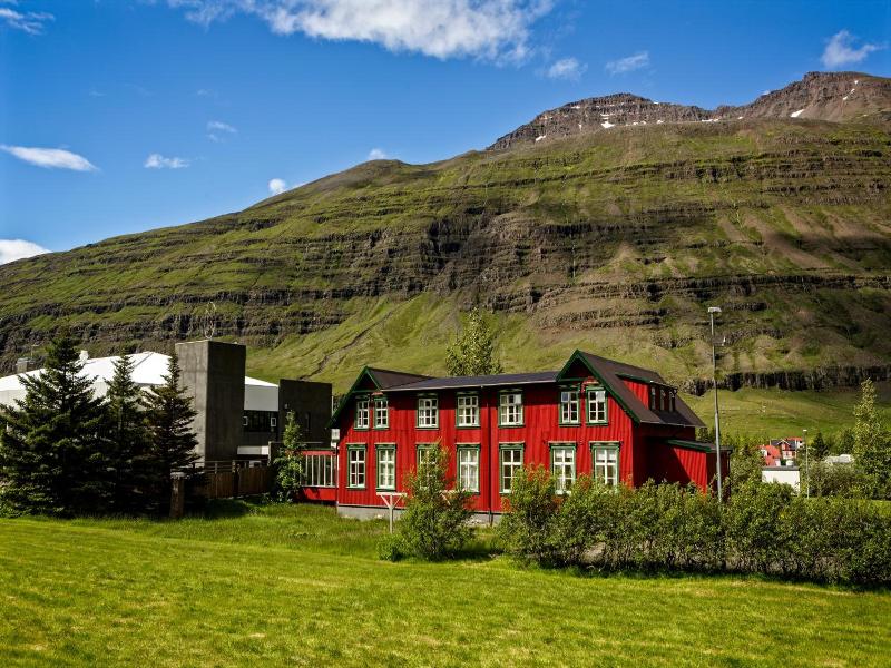 Hafaldan Hi Hostel Old Hospital Building image