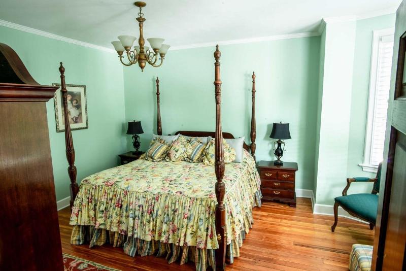 Valparaiso Inn Bed & Breakfast image