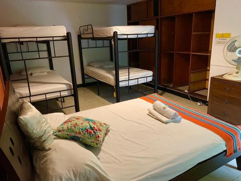 The Pelican Larry Hostel image