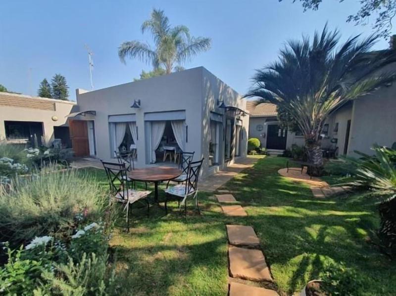 Three Olives Guesthouse image