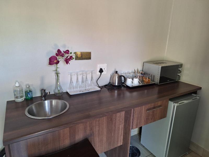 Three Olives Guesthouse image