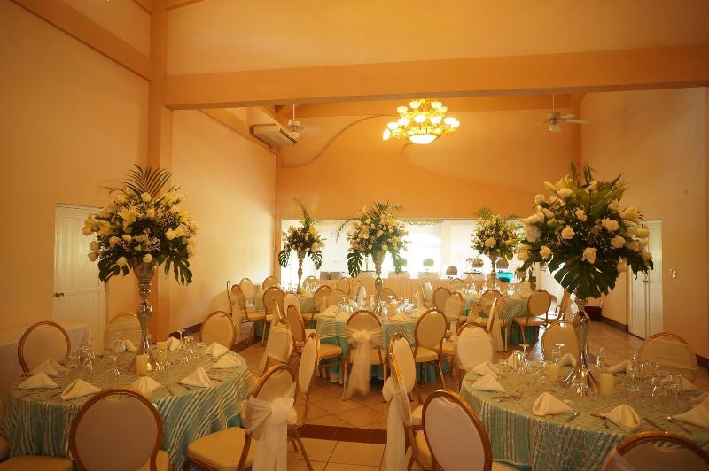 Las Olas Beach Resort image