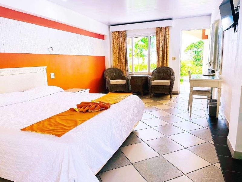 Las Olas Beach Resort image