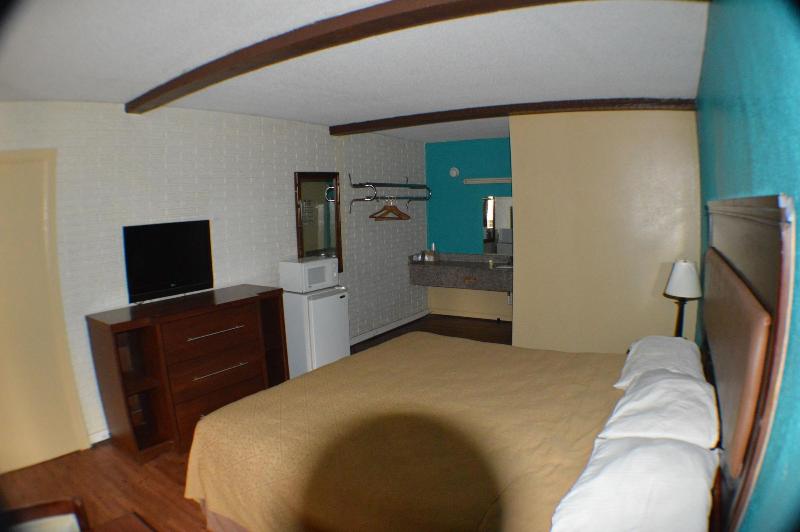Sun Down Lodge image
