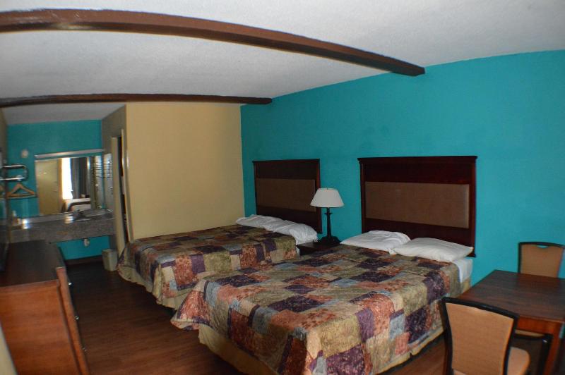 Sun Down Lodge image