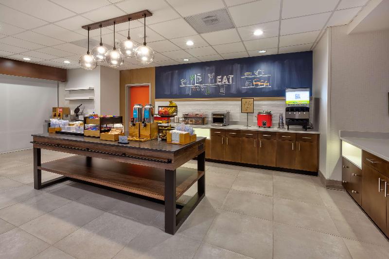 Hampton Inn Danville image 5