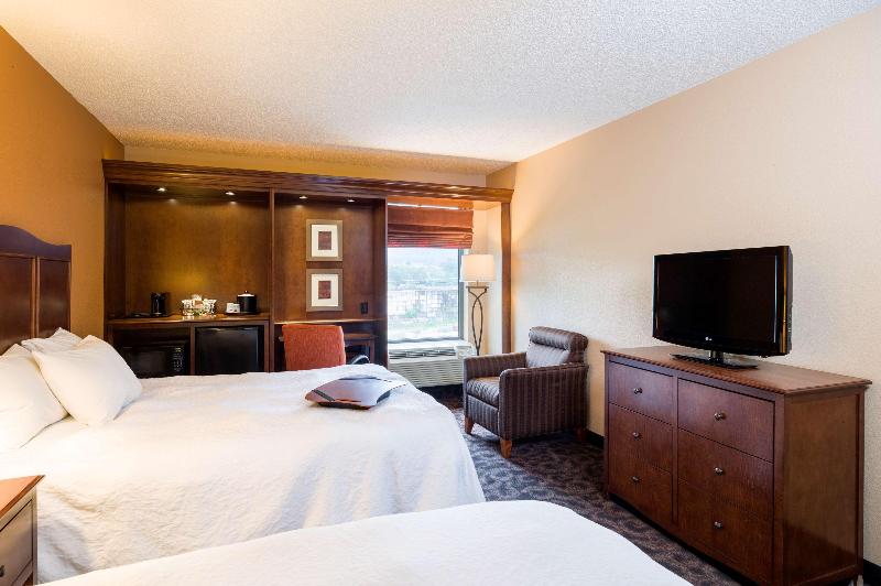 Hampton Inn Danville image 3