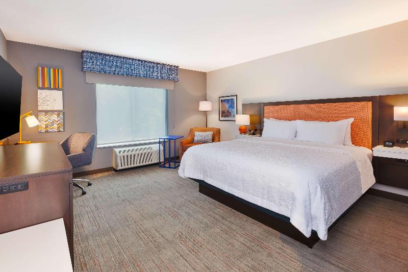 Hampton Inn Danville image 9
