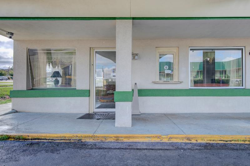 OYO Hotel Douglas GA US-441 image