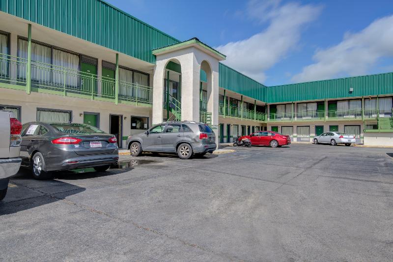 OYO Hotel Douglas GA US-441 image
