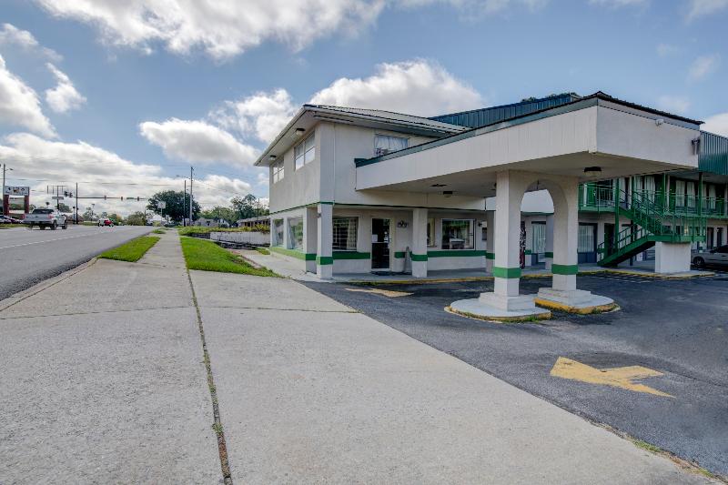 OYO Hotel Douglas GA US-441 image