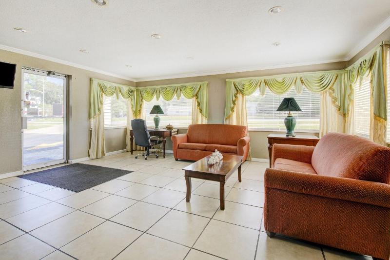 OYO Hotel Douglas GA US-441 image