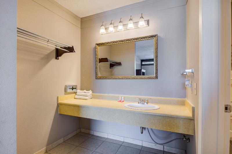 OYO Hotel Douglas GA US-441 image