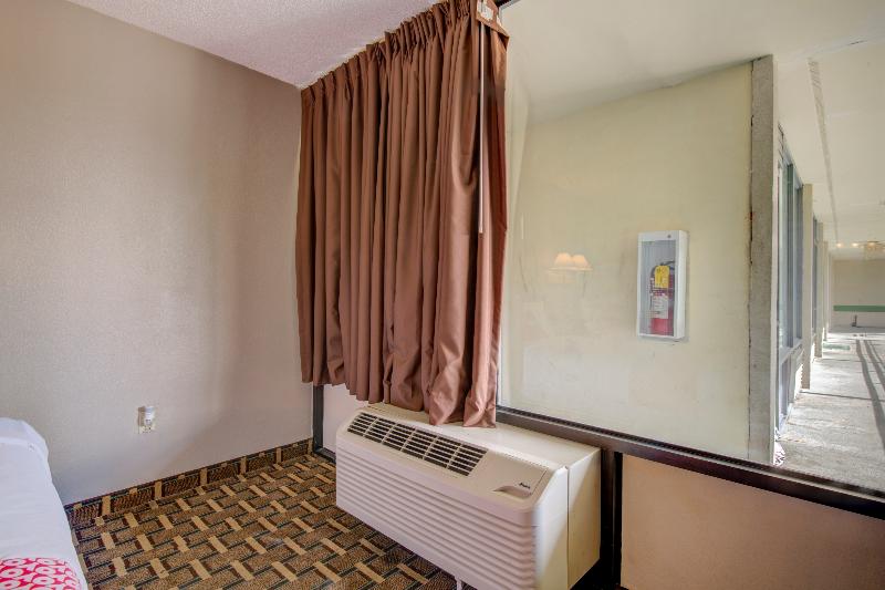 OYO Hotel Douglas GA US-441 image