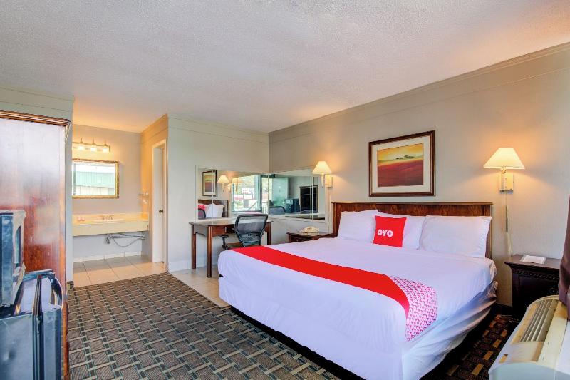 OYO Hotel Douglas GA US-441 image