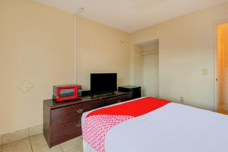 OYO Hotel Douglas GA US-441 image