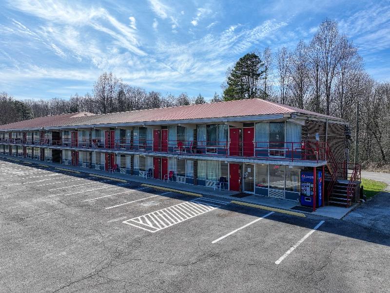 OYO HOTEL WHITELY CITY HWY 27 KY