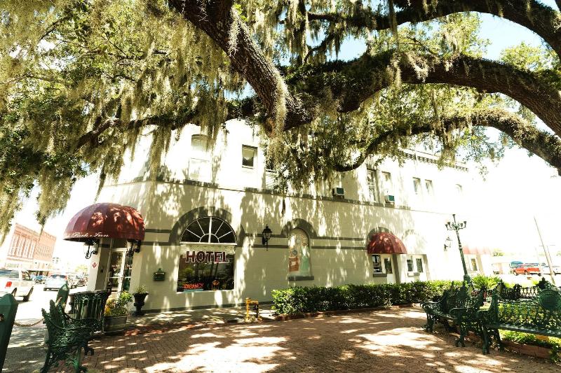 Oak Park Inn image