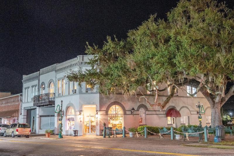 Oak Park Inn image