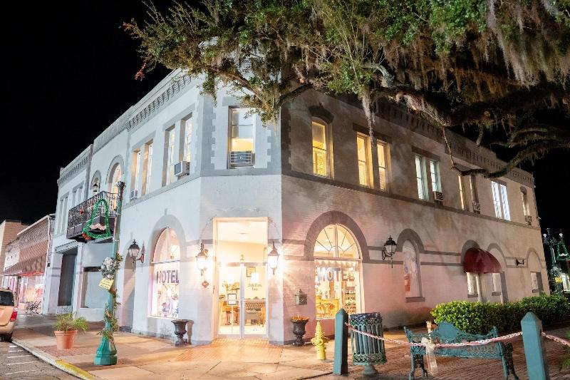 Oak Park Inn image