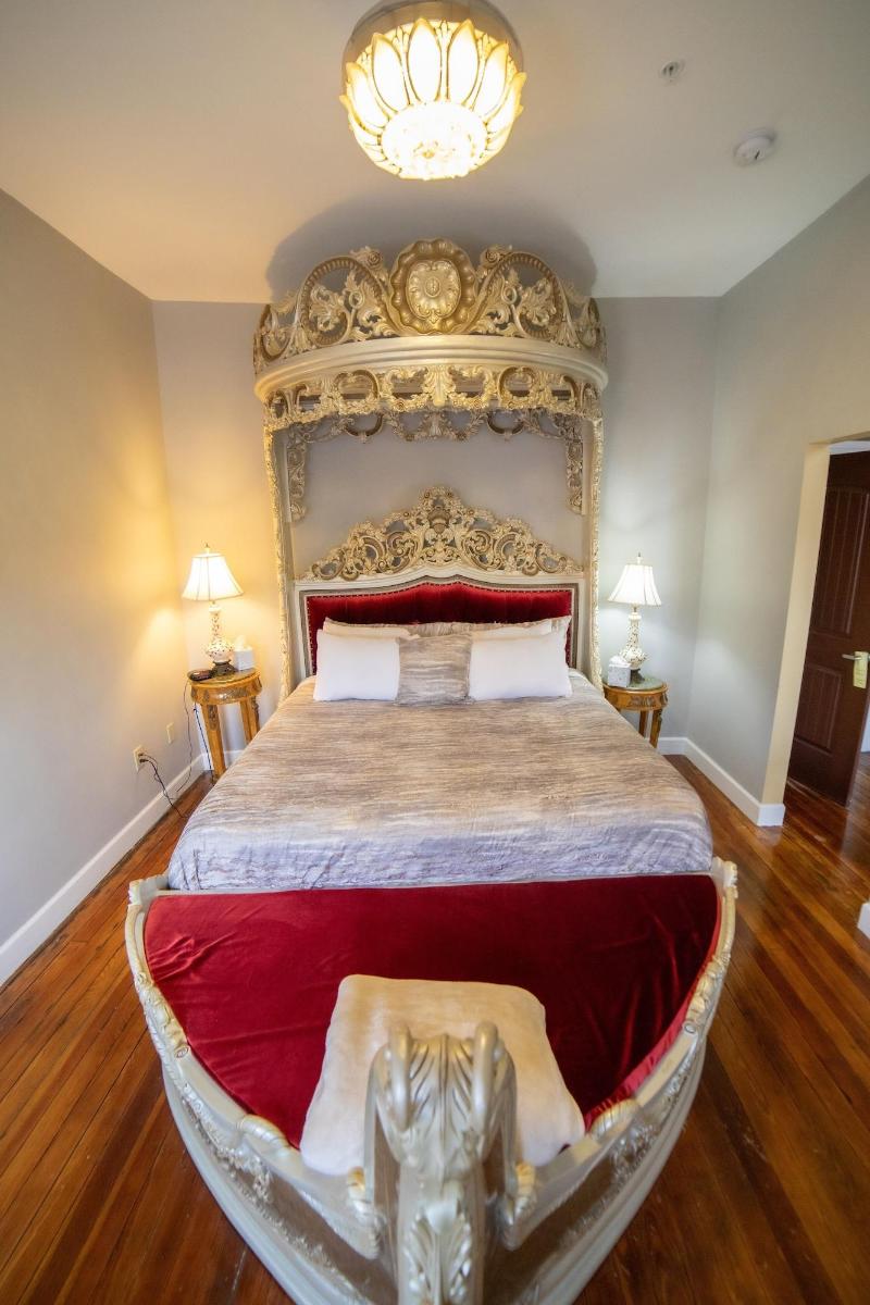 Oak Park Inn image