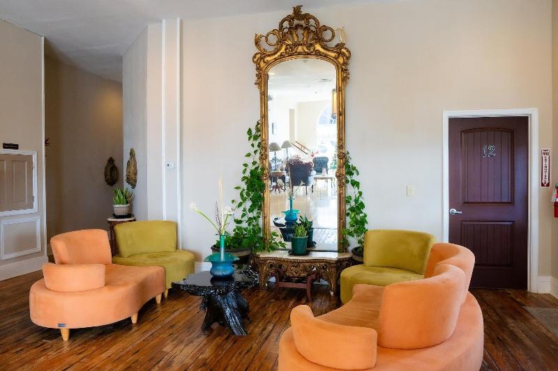 Oak Park Inn image