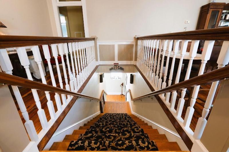 Oak Park Inn image