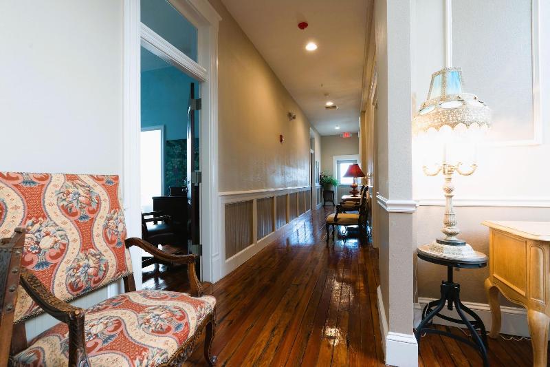 Oak Park Inn image