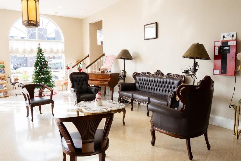 Oak Park Inn image