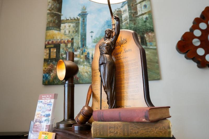 Oak Park Inn image