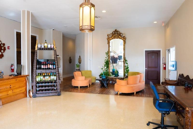 Oak Park Inn image