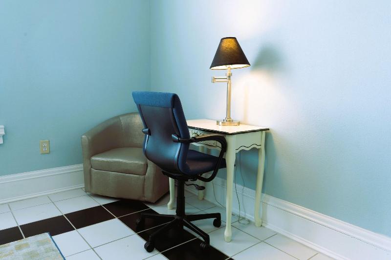 Oak Park Inn image