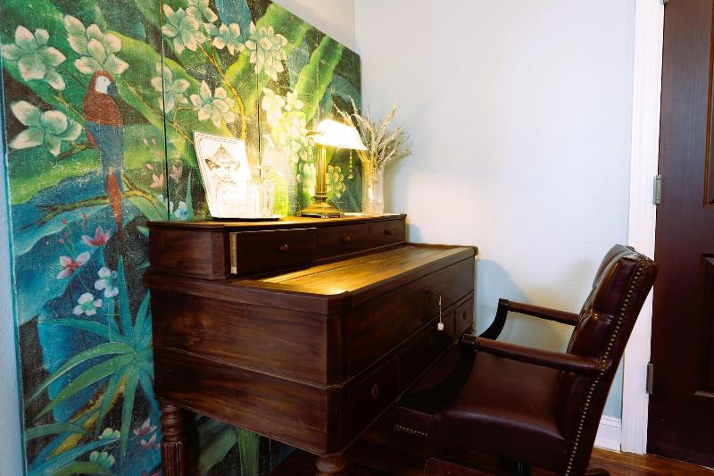 Oak Park Inn image