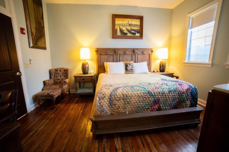 Oak Park Inn image