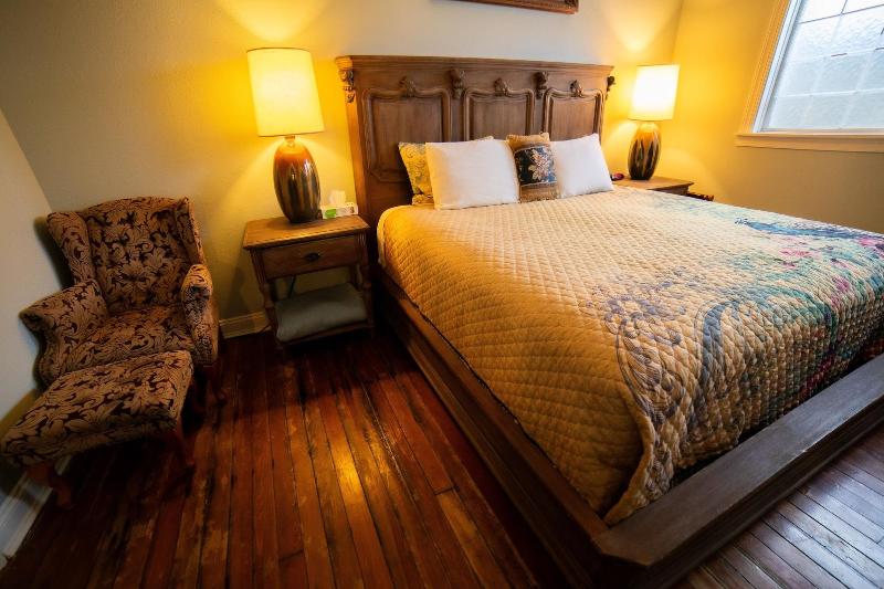 Oak Park Inn image