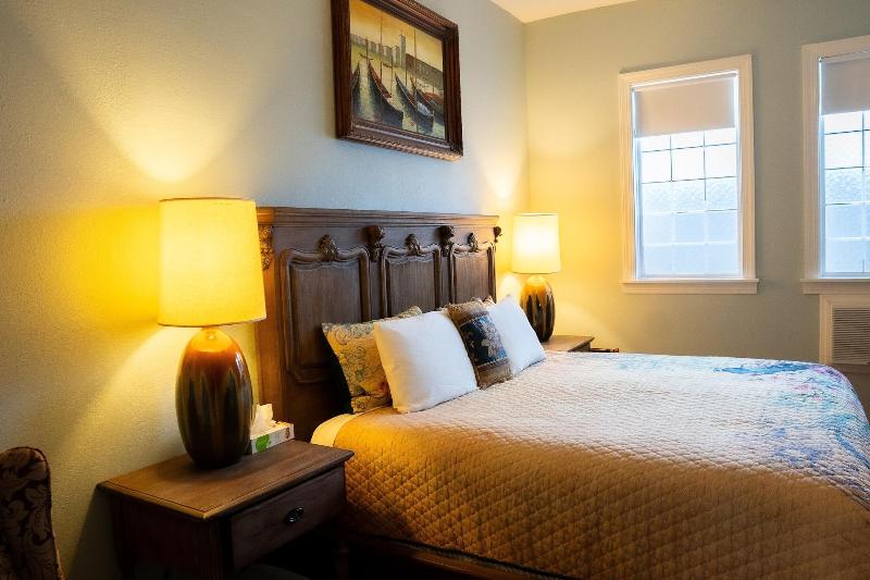 Oak Park Inn image