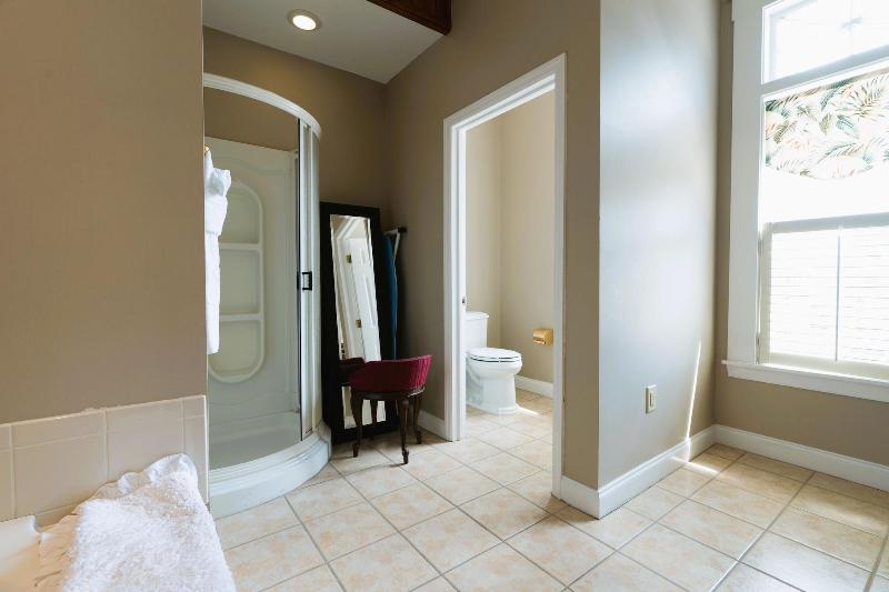 Oak Park Inn image