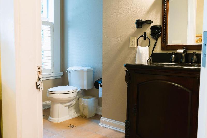 Oak Park Inn image