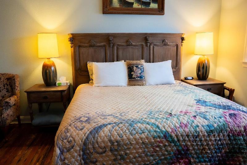Oak Park Inn image
