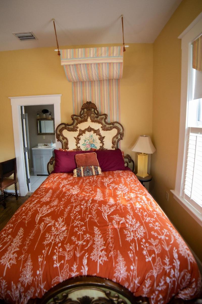 Oak Park Inn image