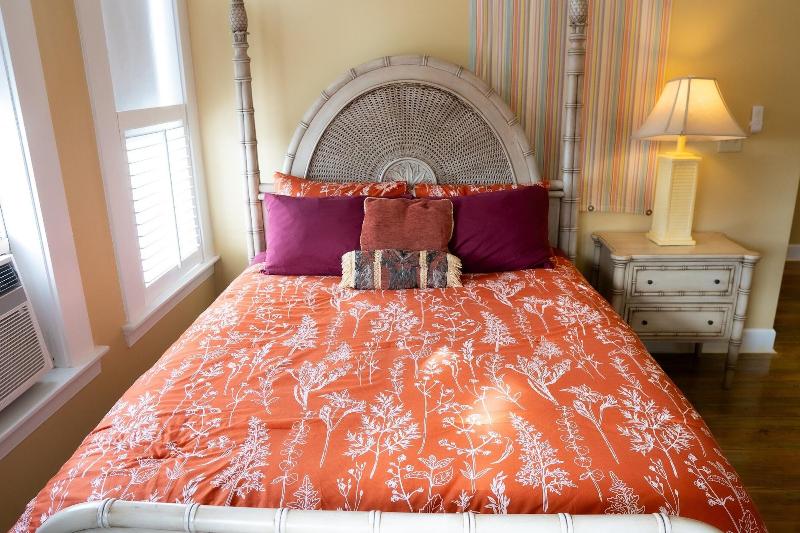 Oak Park Inn image