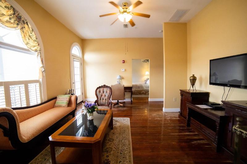 Oak Park Inn image