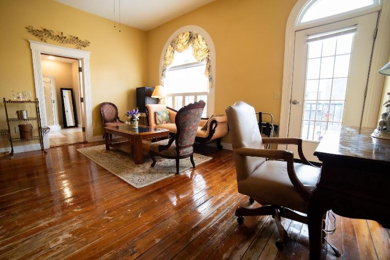 Oak Park Inn image