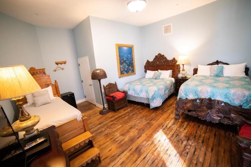 Oak Park Inn image