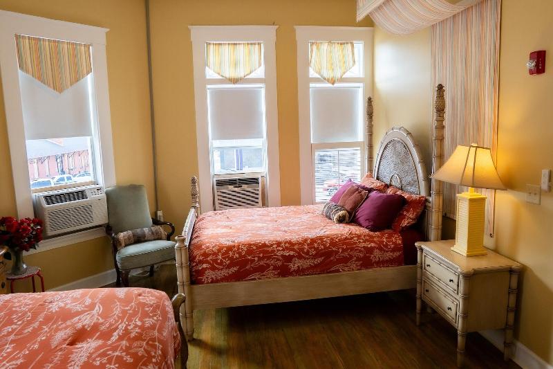 Oak Park Inn image