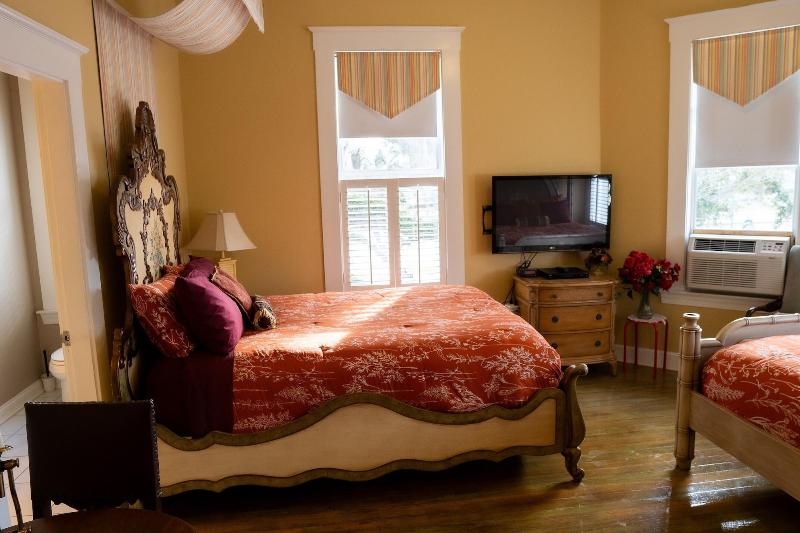 Oak Park Inn image