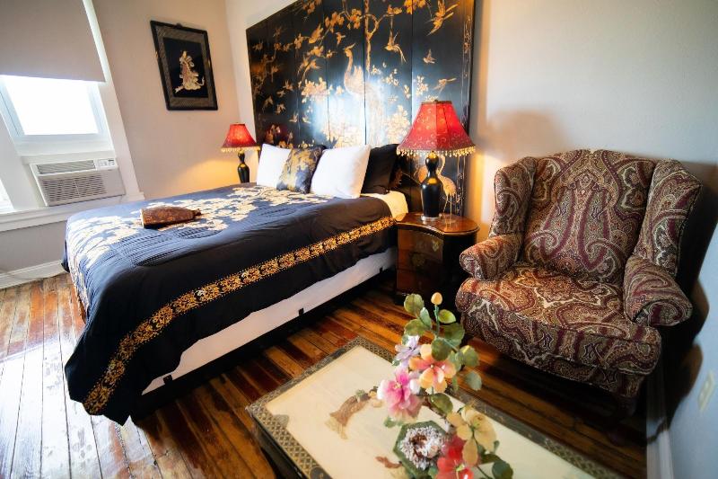 Oak Park Inn image