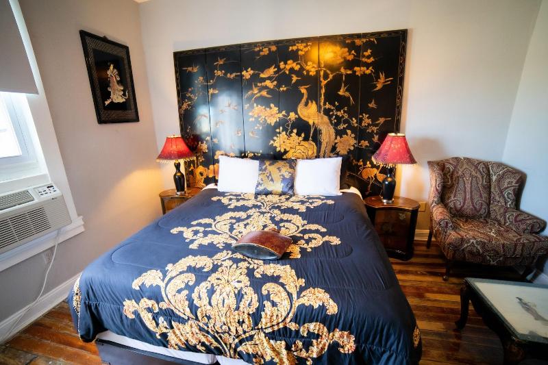 Oak Park Inn image