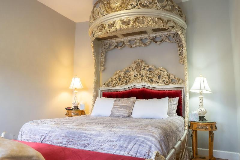 Oak Park Inn image
